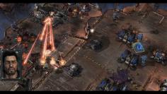 Wissen, wie geklickt wird: In PC GAMES POWER PLAYER steht, in welcher Reihenfolge Sie Ihre Starcraft-2-Basis aufbauen sollten.