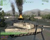 Schon früh dürfen Sie Panzer fahren. Schön, wenn die Fahrzeug-KI mitspielen würde! Dieser feindliche Soldat rennt stur an uns vorbei - genau wie das Dutzend Kollegen, das ihm folgt.