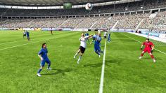 [b]FIFA 11[/b] - Präzise Flanken, tödliche Steilpässe und erfolgreiche Torschüsse lassen sich mit Analog-Sticks spielend leicht durchführen. Im Mehrspielermodus vor einem großen Fernseher vervielfacht sich im Nu das Vergnügen.