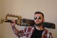 Das ist der glückliche Gewinner des Warhammer 40k-Kettensägenschwerts! Viel Spaß damit!