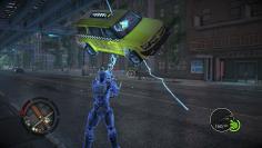 Saints Row 4 im Test: Mittels Telekinese könnt ihr allerlei Gegenstände aufgeben und werfen - selbst LKWs. Mittels Element-Upgrade verteilen eure Wurfgeschoße Elektroschocks. (1)