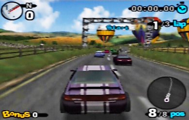 Im direkten Vergleich zwischen Beetle Adventure Racing (rechts) und HSV Adventure Racing (links) sieht man deutlich, dass nur die Fahrzeugmodelle ...