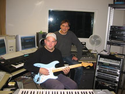 Saiten-Sprung: Im Tonstudio von Acaron-Musikus Dag Winderlich stellte PC-Games-Redakteur Dirk unerwarteterweise sein musikalisches Talent zur Schau.
