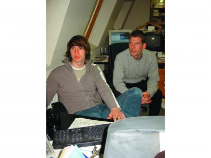 Entwickler-Talk: Während sich Timo Ullmann (links) um die künstliche Intelligenz in Yager kümmeret, arbeitet Philipp Schellbach grö&szlig;tenteils an der Engine.