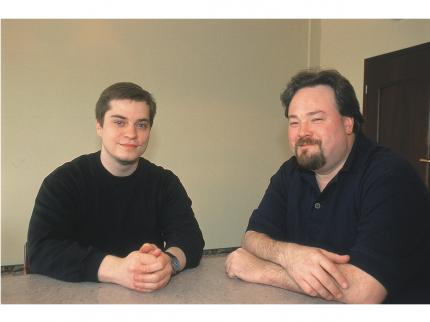Thomas Wei&szlig; lässt sich vom stellvertretenden Blizzard-Chef Bill Roper das Online-Rollenspiel World of Warcraft erklären. Das Interview lesen Sie auf in diesere PC Games (Ausgabe 06/03), live in Aktion erleben Sie Mr. Roper im Video auf DVD!