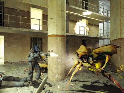 Half-Life 2 war als Erstes im Handel erhältliches Spiel direkt an Steam gebunden.