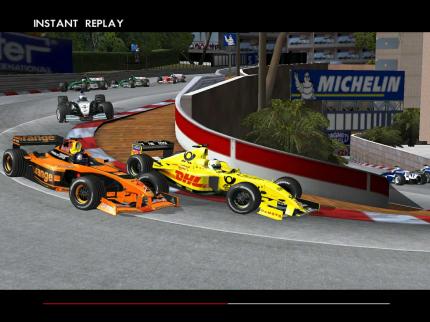 In der Realität ist Monaco aufgrund spärlicher Überholmöglichkeiten eher ein Schnarch-Kurs - bei F1 Challenge 99-02 nicht. 