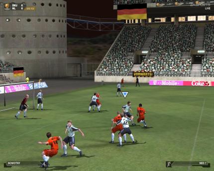 Genau wie in FIFA 2004 wird bei Ecken und indirekten Freistö&szlig;en kräftig gedrängelt, um in eine gute Position 
zu kommen.