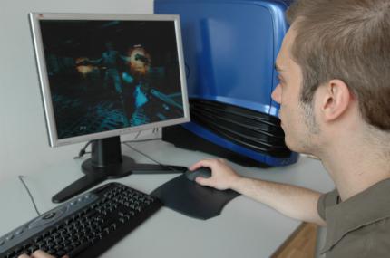 Thomas Weiss befindet sich an einem geheimen 
Ort in London und spielt gerade das begehrteste Spiel dieses Sommers: Doom 3. Unser Special mit allen Fakten zum Verkaufsstart finden Sie im Heft.