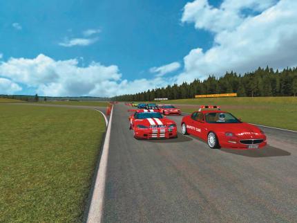 Das Safety Car f&auml;hrt in der Einf&uuml;hrungsrunde voraus.