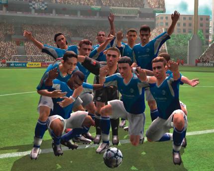 Die Spieler von Schalke 04 feiern den Gewinn des DFB-Pokals gegen den FC Bayern.