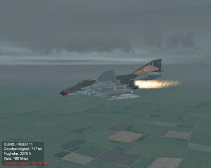 Die F-4 Phantom II ist detailliert dargestellt . Nicht so die matschigen Bodentexturen.