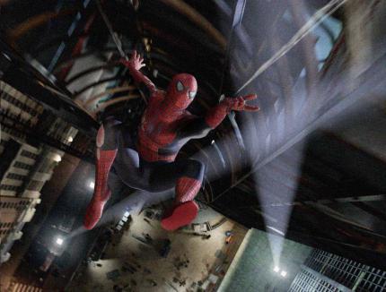 Spidey wirft zum dritten Mal sein Netz aus.