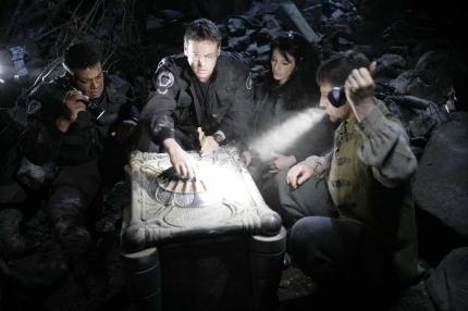 Das SG-1-Team ist auf der Suche nach einer geheimnisvollen Lade. 