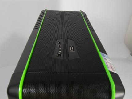 Der PC-Games PC Limited Edition: USB, Firewire oder ein Headset schließen Sie auf der Oberseite des Gehäuses an.