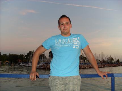Fabian Seibert ist Datenbankexperte bei Bright Future.