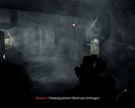 Im Dampfraum grapschen Sie sich ein Gewehr mit Herzschlagsensor [1], bevor Sie sich im Gang [2] verschanzen. So überleben Sie den Ansturm der Söldnertruppen problemlos.