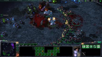 Im Gegensatz zum Vorgängerspiel können auch Terraner und Protoss 
diesmal durch ihre Spezialfähigkeiten Rush-Taktiken einsetzen. 