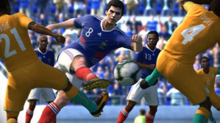 Im exklusiven Interview spricht PC Games mit Seabass und Jon Murphy. PES 2011 steht als Thema ganz oben auf der Liste. 