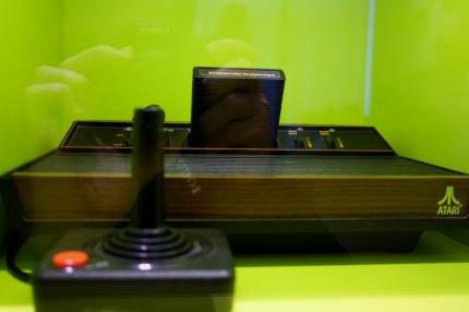 Das Computer-Spiele-Museum in Berlin zeigt Tausende von Ausstellungsstücken, darunter viel kultige Hardware, Spiele-Klassiker und Magazine. (39)