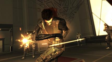PC Games testet Deus Ex: Human Revolution. Die faszinierende Spielwelt leidet stellenweise unter doofen Gegnern und den langen Ladezeiten. (25)