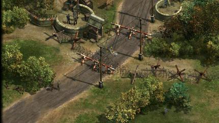 Was mit Commandos 1 (links) als innovatives Taktik-Spiel beginnt, wird in Teil 4 (rechts) zum vergurkten Shooter mit aufgesetzten Koop-Elementen.