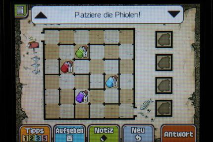 Professor Layton und das Vermächtnis von Aslant: Hier könnt ihr sehen, auf welchen Feldern sich die Tränke befinden müssen, um Rätsel 140: Hexenhilfe 2 zu beenden.