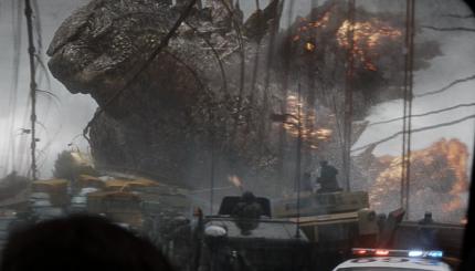 In 'Godzilla' (2014) legt das titelgebende Monster eine Brücke in Schutt und Asche.