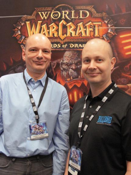 Tom Chilton (rechts im Bild, hier mit US-Korrespondent Lenhardt)
war 2004 einer der Lead Designer und ist Azeroth treu geblieben:
Als Game Director ist er für das Online-Rollenspiel verantwortlich.