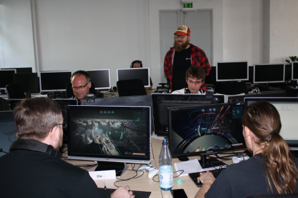 Im Playtest-Raum von Yager Development hatten unsere Sneak-Peek-Teilnehmer viel Spaß in den Gefechten mit den Entwicklern.