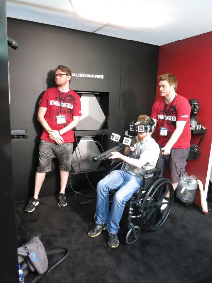 Morbide VR-Erfahrung: Mit Plastik-Schrotflinte und VR-Brille auf Zombiejagd in Overkill's The Walking Dead.
