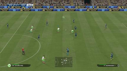 Schön zu sehen: Gladbach agiert hier mit einer sehr eng stehenden Formation, die auf die Seite des ballführenden Gegners einrückt. Derart taktische Einstellungen sieht man in PES 2016 hervorragend. (PC)