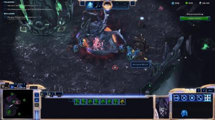 Das Monster ist los: Das Zerstören von Starthangars in einer StarCraft 2-Mission ist gar nicht so einfach, wenn auf der Karte regelmäßig eine Kreatur auftaucht, die gut austeilen und einstecken kann.
