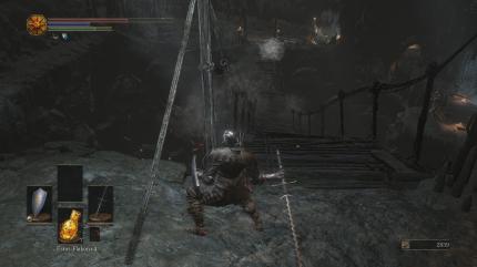 Schlagt auf die Brücke ein, um eine Leiter nach unten zu bekommen.