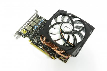 Accelero Mono-Grafikkühler auf einer AMD RX 480 montiert