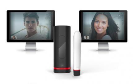 Das niederländische Unternehmen Kiiroo verkauft moderne Sextoys für Fernbeziehungen: Die eingebauten Sensoren im Vibrator werden über das Internet an den mechanischen Masturbator übertragen, um die Bewegungen zu synchronisieren.
