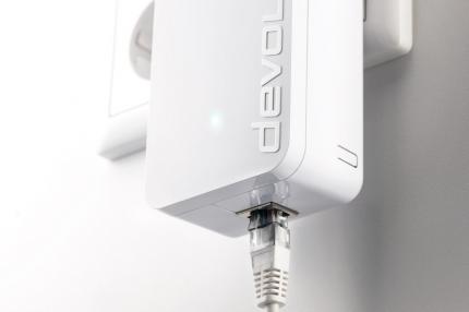 Die dLan 1200+-Stecker bieten einen Gigabit-Anschluss.