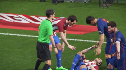 Fußball wäre ohne Emotionen nur halb so schön. In PES 2018 lässt sich anhand der jeweiligen Mimik der Spieler ablesen, was gerade los ist - wie etwa bei dieser Verletzung.