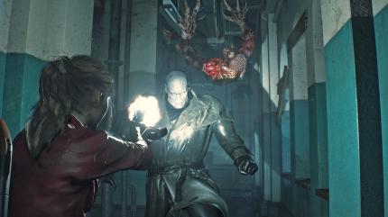 Claire Redfield im Resident Evil 2 Remake mit einem Licker sowie Mr. X Tyrant.
