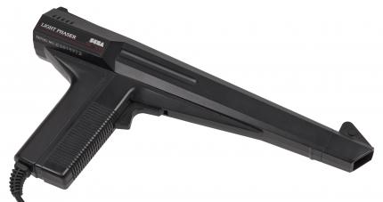 Die Lichtpistole des Master System hört auf den futuristischen Namen Light Phaser. Das Design der Plastikwaffe basiert auf dem Look einer Waffe aus Zillion, eine 31-teilige Anime-Serie, welche zwischen dem 12. April und dem 13. Dezember 1987 in den USA ausgestrahlt wurde.
