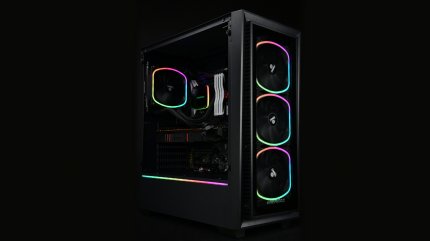 Eine Aio-Wassserkühlung von Enermax in einem Gehaeuse - links im Bild an der Gehäuserükseite ist der Radiator zu sehen.