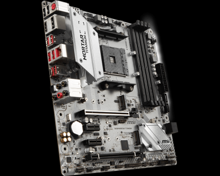 Unser neues Mainboard: Das MSI B450M Mortar Titanium kostete uns knapp 100 EUro, derzeit steigen die Preise aber.