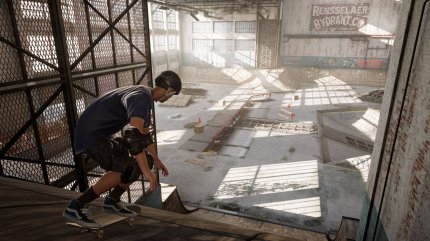Sämtliche Levels der Originalspiele werden grafisch neu aufbereitet. Das Warehouse-Areal sah jedenfalls noch nie so gut aus.