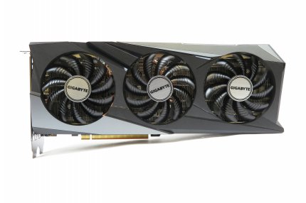 AMD Radeon RX 6700 XT: Aktuell ab 850 Euro lieferbar und in Sachen Preis-Leistung nicht teurer als gebrauchte, ähnlich starke Grafikkartenserien.