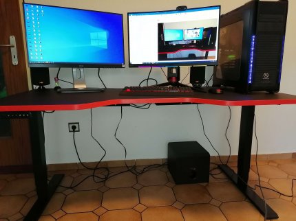 Unser fertiges Setup. Die Verkabelung ist noch nicht optimiert.