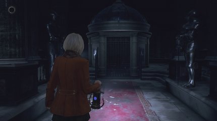 Ashley im Mausoleum