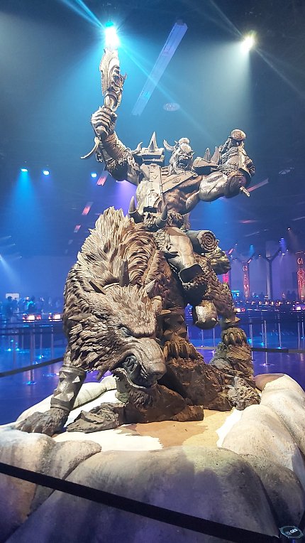 Diverse Statuen ikonischer Charaktere sorgten für die passende Kulisse.