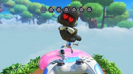 Astro Bot nutzt alle Features des Playstation-Controllers, etwa adaptives Feedback für versch. Bodenbeläge.