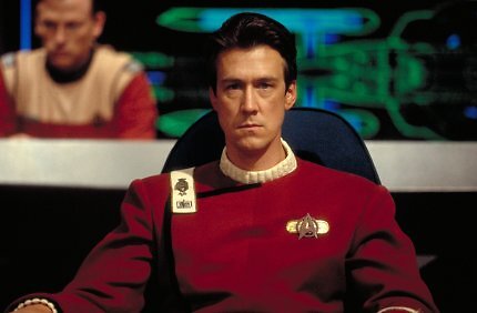 Kaum jemand nimmt Alan Ruck als Captain Harriman ernst.