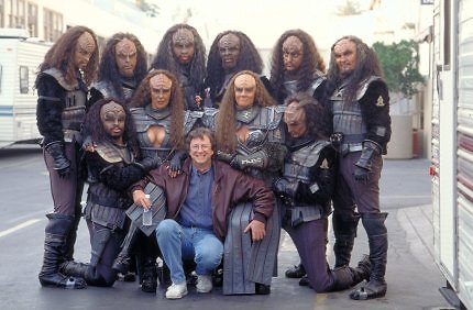 Der Regisseur und seine klingonische Gang.